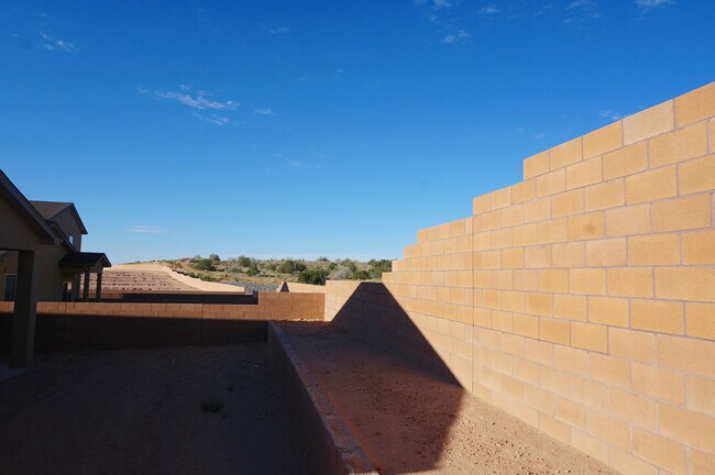 Building Photo - Wonderful 3 bedroom in Rio Rancho. Don't m...