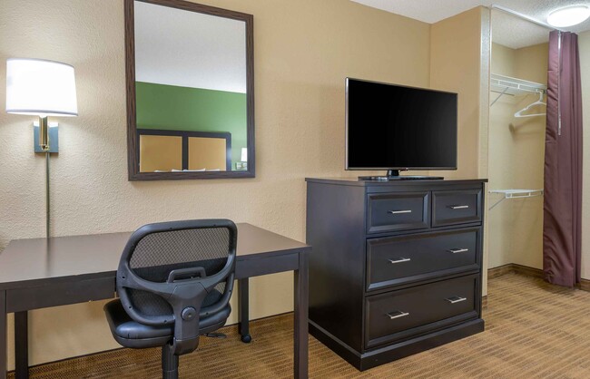 Building Photo - Furnished Studio-Columbus - Worthington