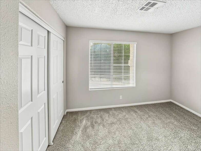 Building Photo - 3301 Hyannis Cir