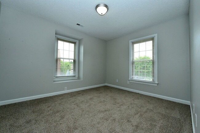 Building Photo - Close to Base, Beach and Downtown!