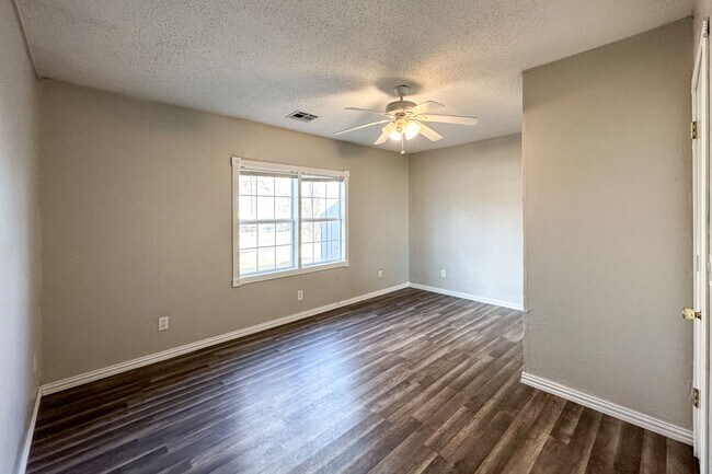 Building Photo - Beautiful 3 Bed 2 Bath in the Heart of OKC!