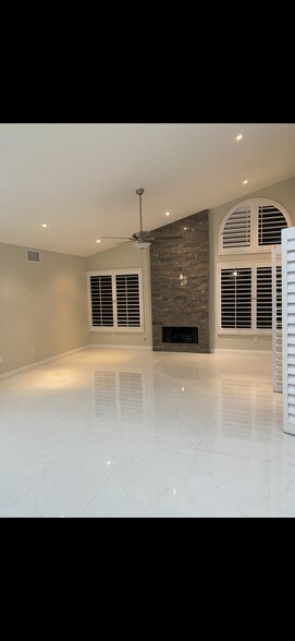 Building Photo - 41662 Aventine Ct