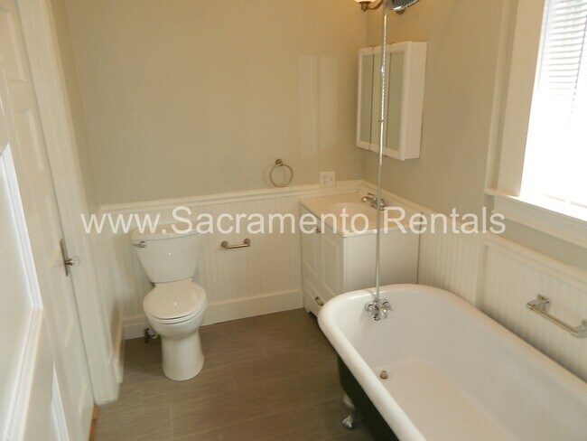 Building Photo - Updated 2bd/1ba Home with Garage near UCD Med Center