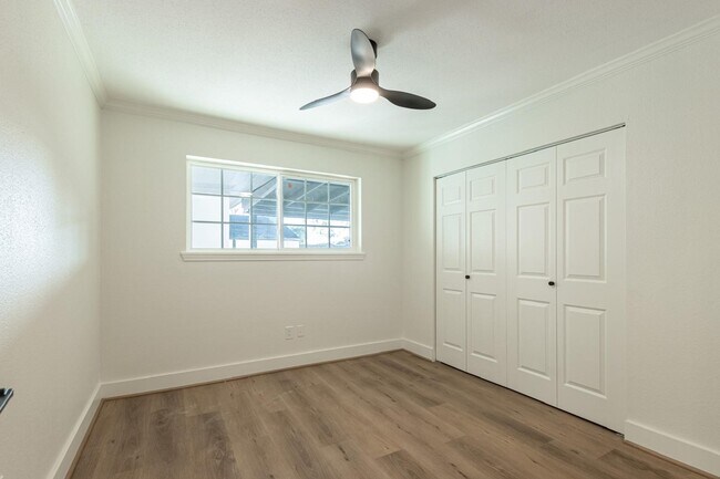 Building Photo - 1102 Ashdale Dr