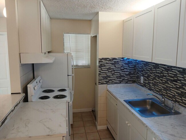 Building Photo - 677 Trace Cir