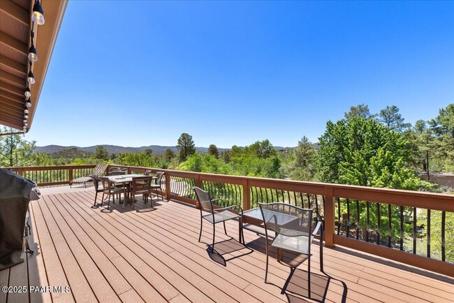 Building Photo - 1844 Foothill Dr