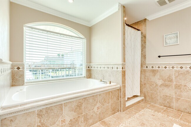 Building Photo - 4421 Pelican Rd