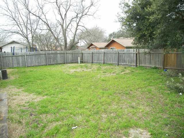 Building Photo - 10108 Woodland Village Dr