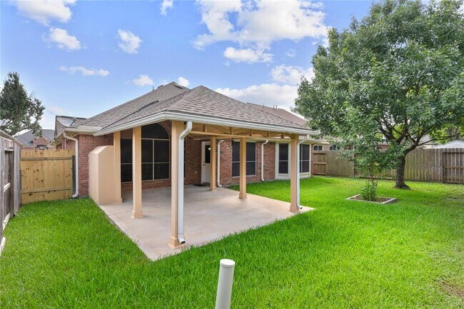 Building Photo - 10115 Willow Crossing Dr