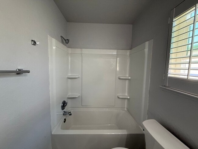 Building Photo - Two-bedroom single story in NW Modesto!