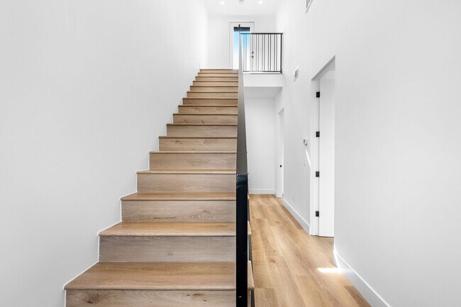 Building Photo - 603 N Harvard Blvd