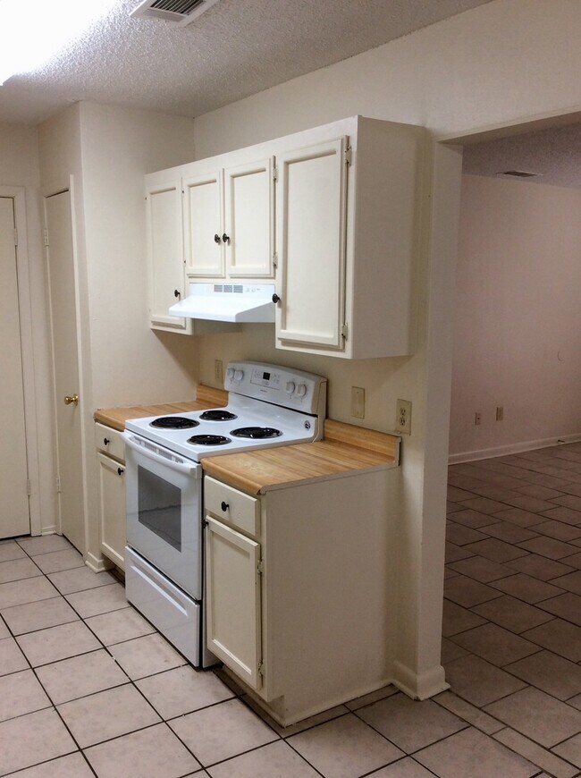 Building Photo - 2265 Anne Marie Dr