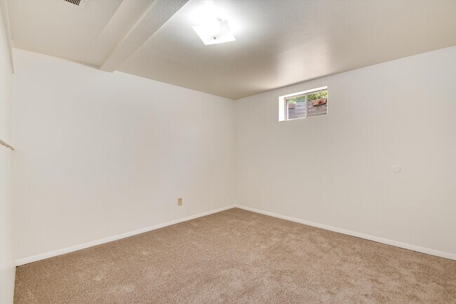 Building Photo - 16176 E Bates Dr