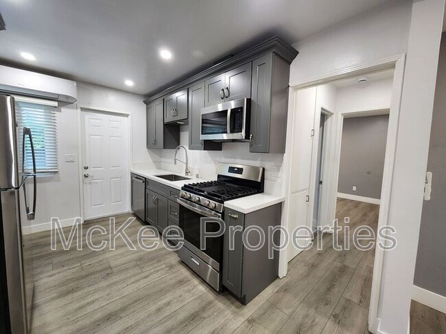 Building Photo - 1660 Cable St