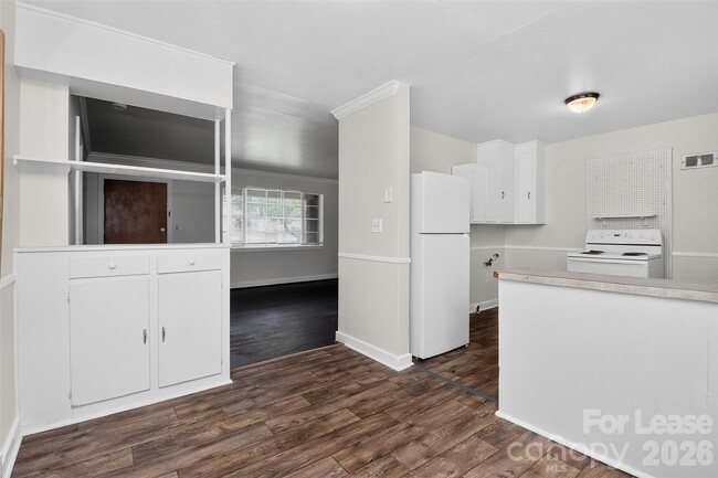 Building Photo - 2642 Arnold Dr