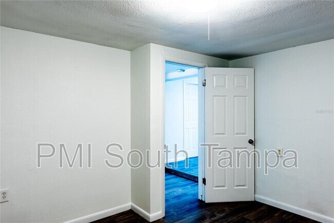 Building Photo - 3402 W Van Buren Dr
