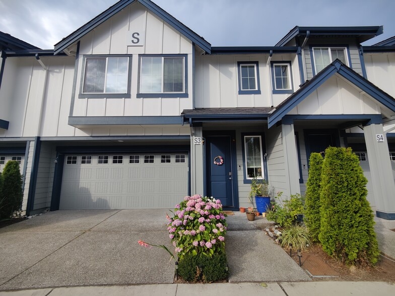 Front Entrance ( easy 2 car garage) - 1621 Seattle Hill Rd
