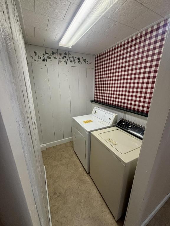 Building Photo - 1527 Cranfield Rd