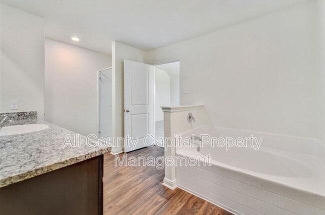 Building Photo - 18640 Quiet Range Dr