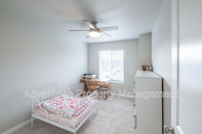 Building Photo - 5587 NW Torchcrest Pl