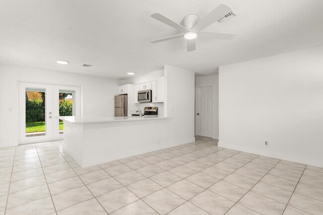 Building Photo - 411 Summa St