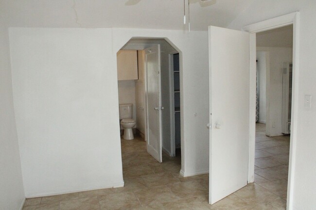 Building Photo - 1 Bedroom, 1 Bathroom House in Antioch wit...
