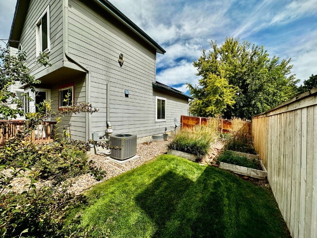 Building Photo - "Charming 3-Bed Highlands Ranch Home with ...