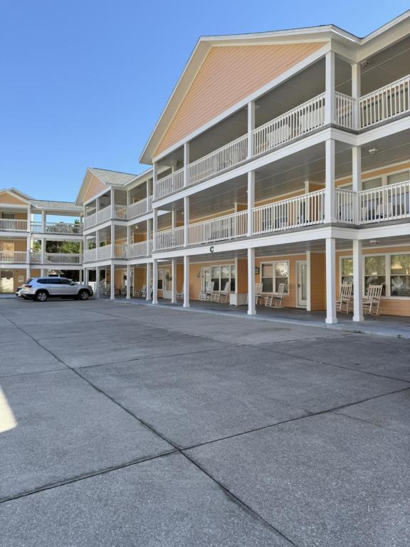 Building Photo - 17690 Front Beach Rd