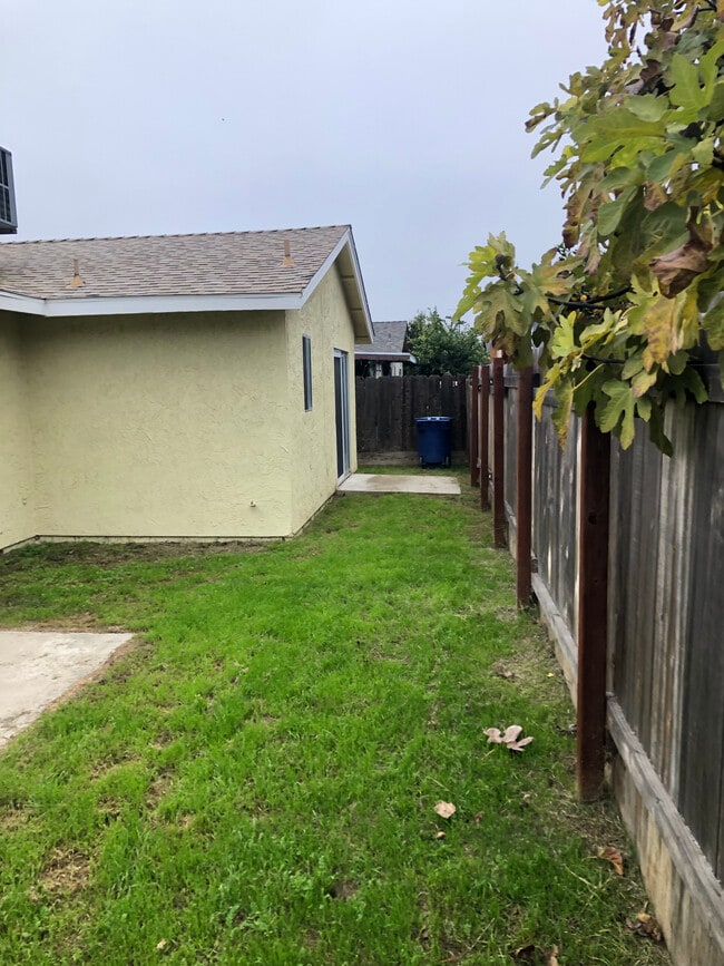 Building Photo - 25 W Swallow St