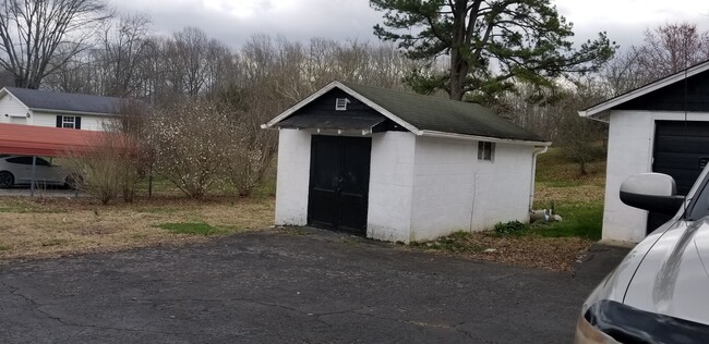 Building Photo - 2 Bedroom 2 Bath 2 Car Garage