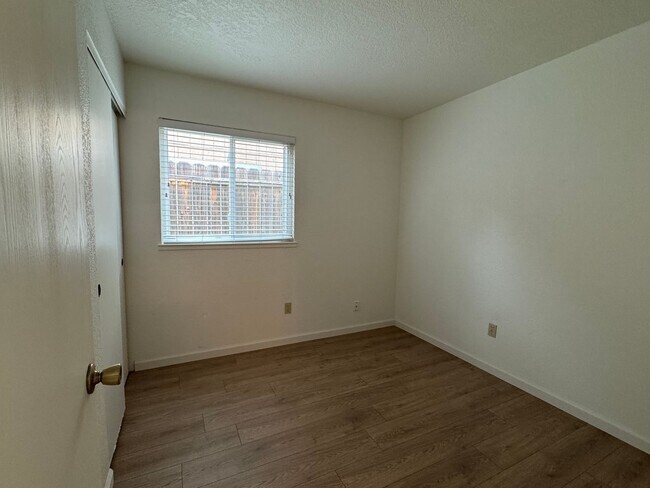Building Photo - Four Bedroom, Two Bathroom, Water/Sewer/Trash and Yard Maintenance Included!