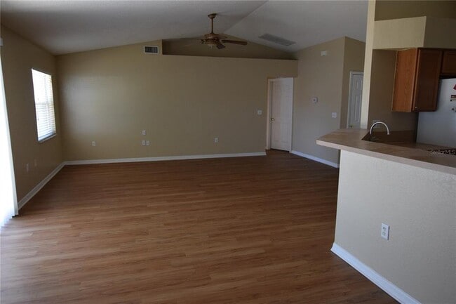 Building Photo - 206 Windridge St