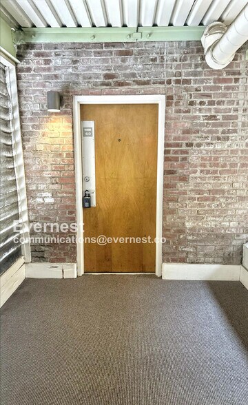 Building Photo - 315 N Spruce St