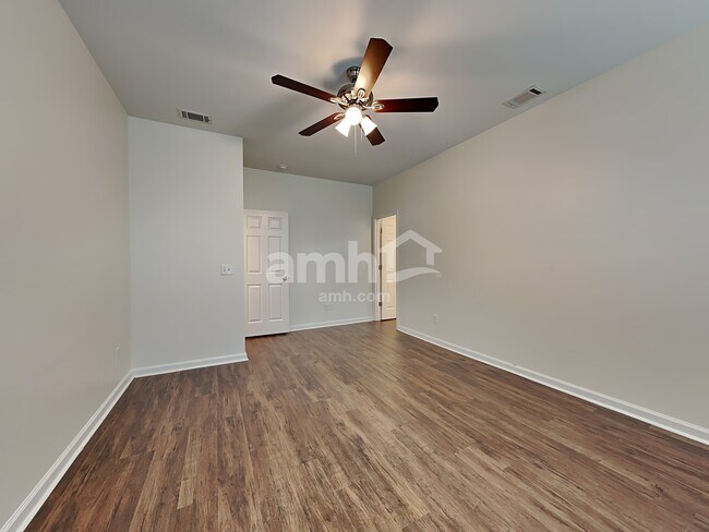 Building Photo - 391 Southwilde Way