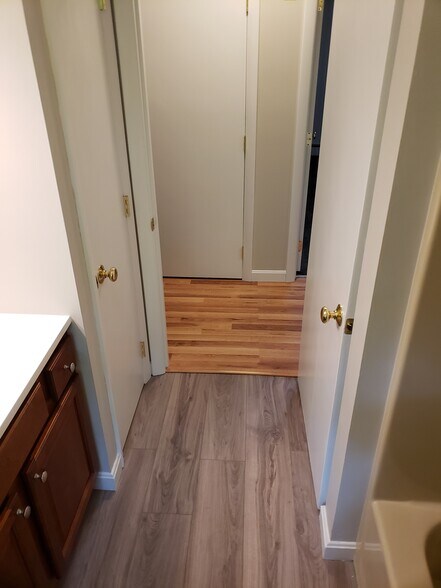 Building Photo - 503 Hancock St