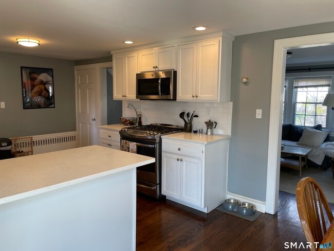 Building Photo - 99 Penn Dr