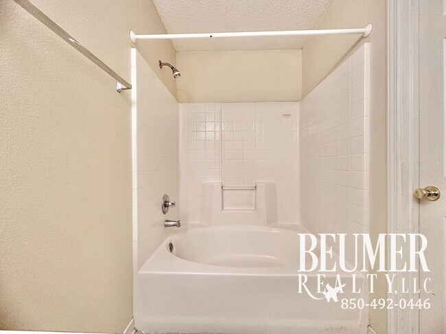 Building Photo - 3bd/2ba Home For Rent