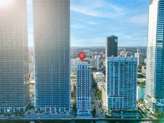 Building Photo - 700 NE 25th St