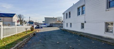 Building Photo - 882 Amboy Ave