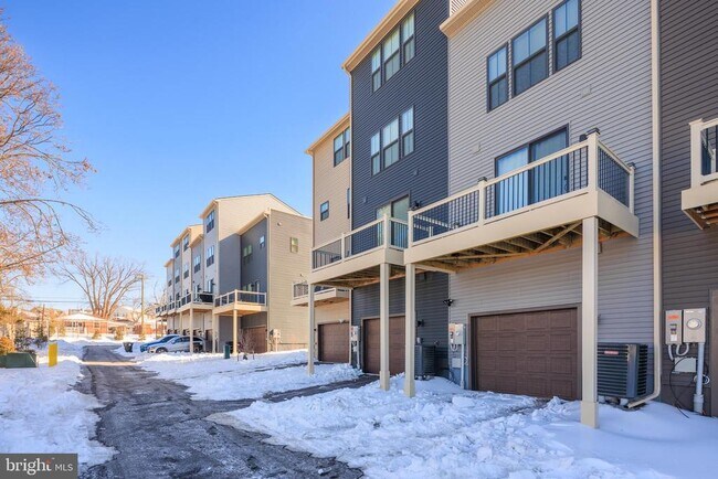 Building Photo - 1920 Four Roses St