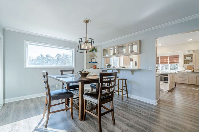 Building Photo - 117 Lakeview Cir