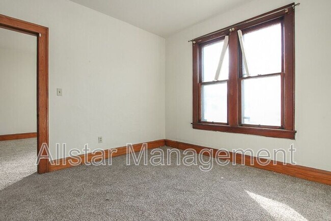 Building Photo - 1101 E 66th St