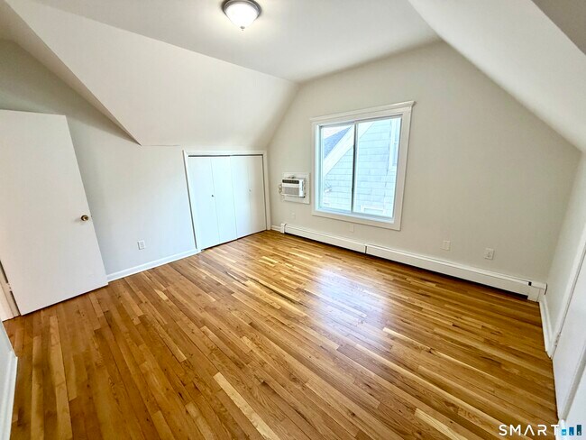 Building Photo - 410 Davidson St