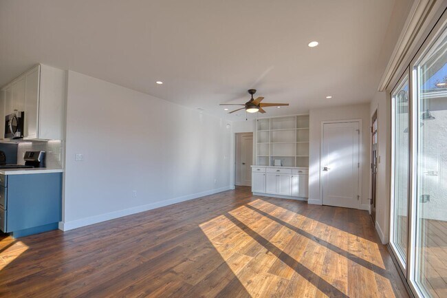 Building Photo - 1628 Thomas Ave