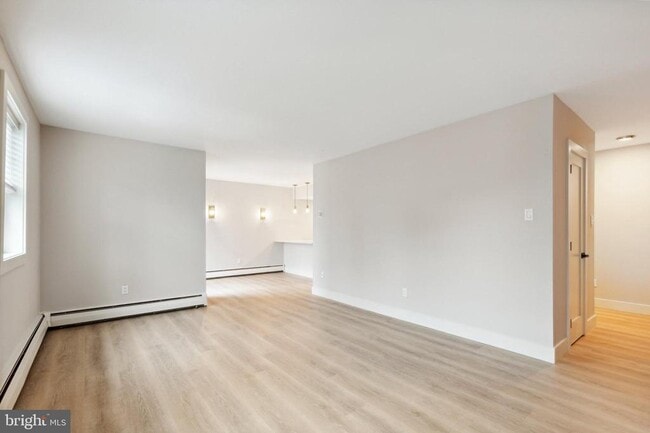 Building Photo - 176 W King St