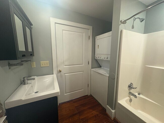 Building Photo - 524 2nd St