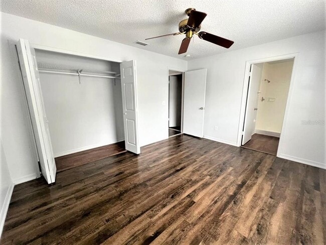 Building Photo - 3147 Bloomingdale Villas Ct