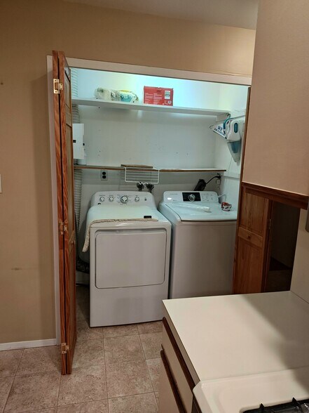 Full Laundry Room - 32 Scooter Ln