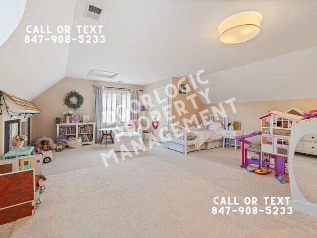 Building Photo - 735 W 8th St