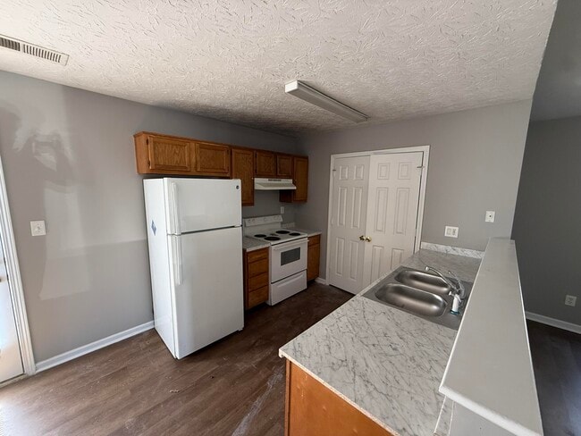 Building Photo - 3361 Tyler Ct